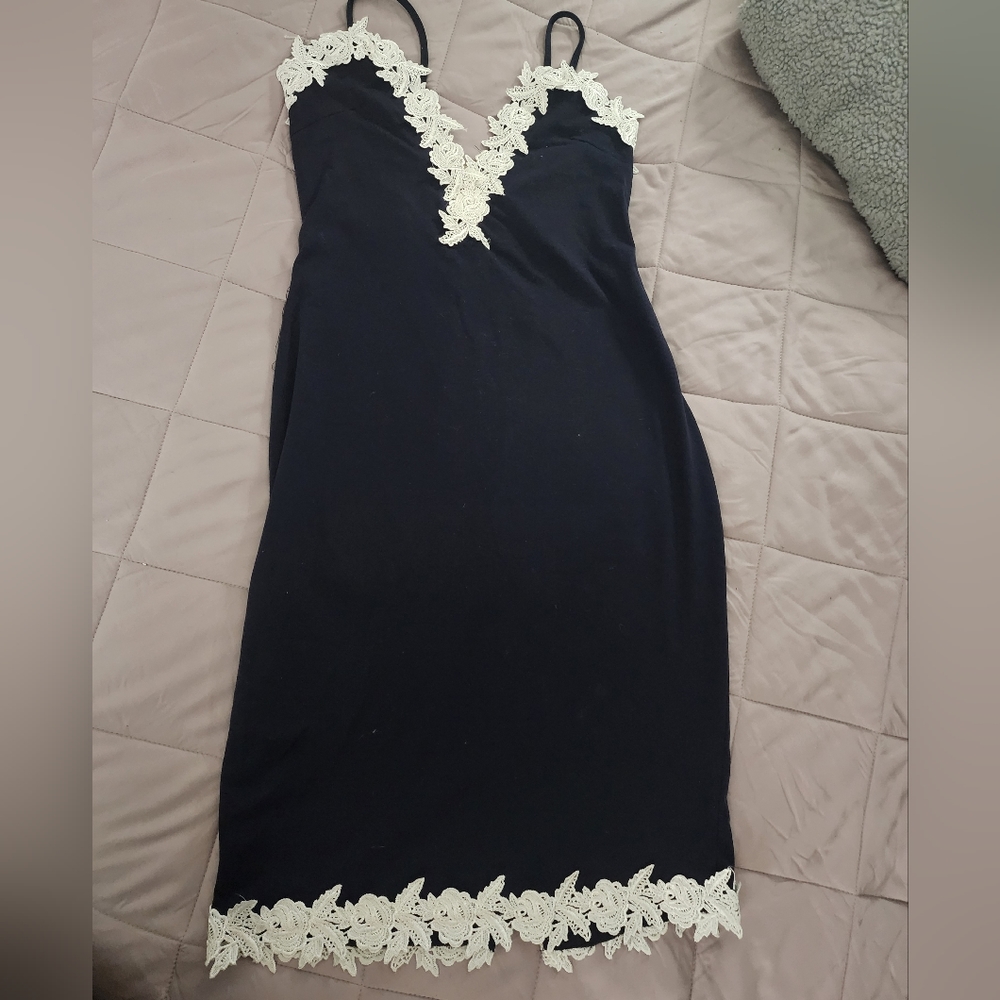 Size large beautifully detailed fitted/bodycon dress. NWT - Picture 2 of 6